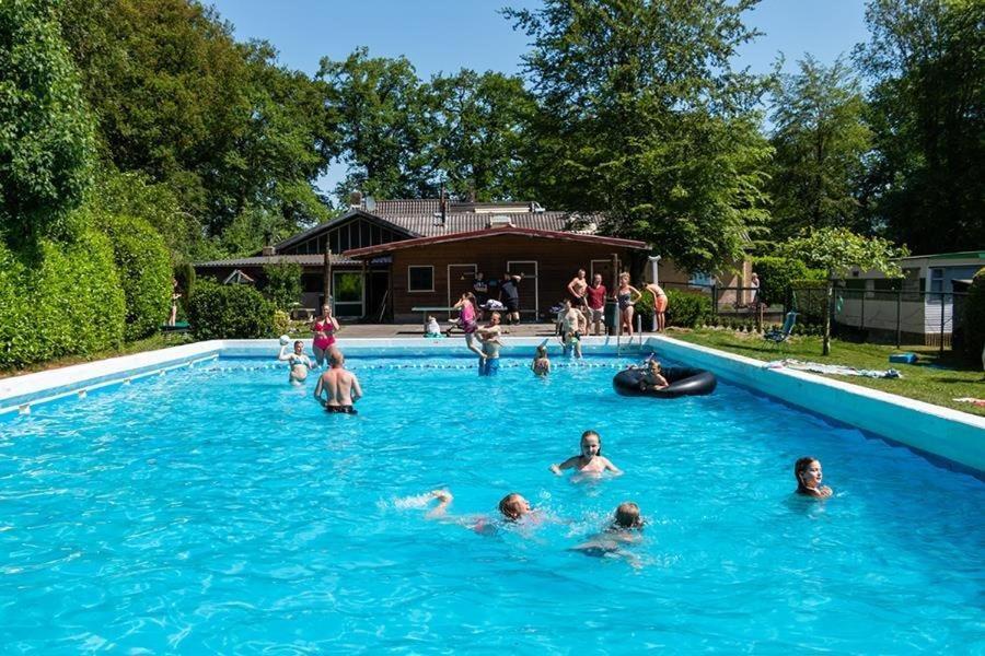 Chalet de Huismus Rijs Buitenkant foto